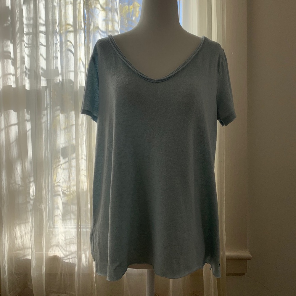 AE Women’s V-Neck Tee